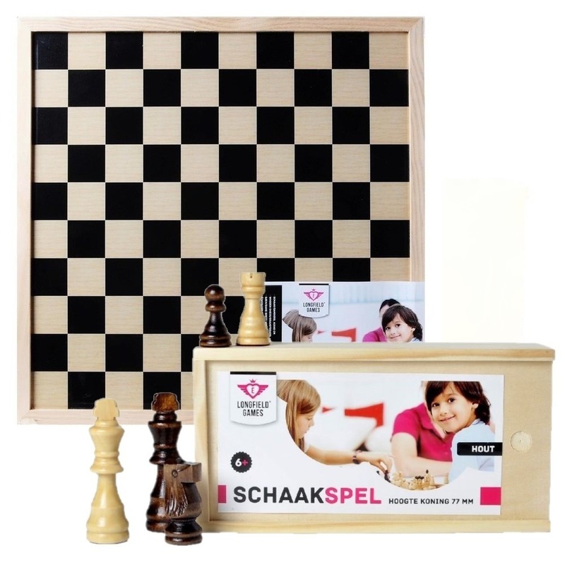 Houten schaakstukken en schaakbord