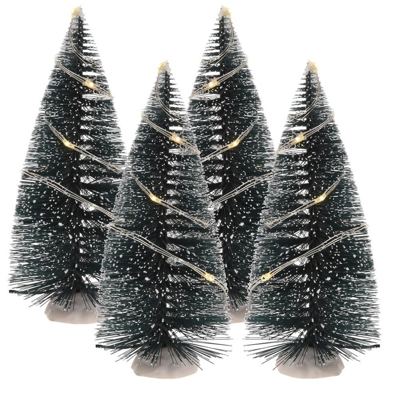 Kerst landschap kerstdorp bomen 4 stuks 15 cm met licht op batterijen