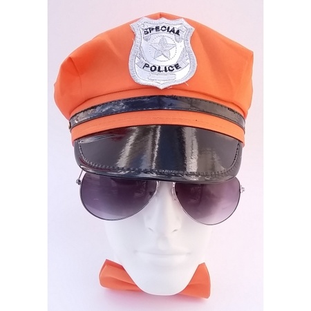 Politie agent pet oranje